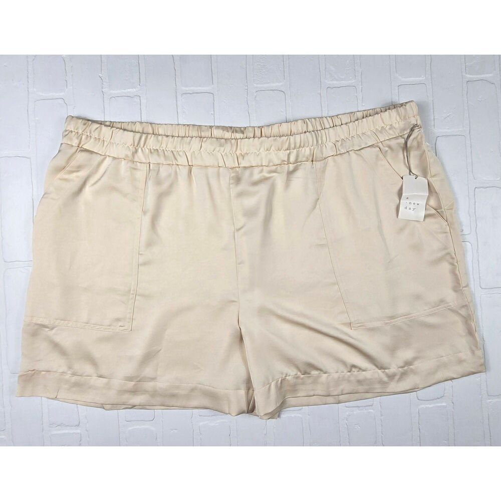 A New Day Off White Silky Pull On Shorts 4X
